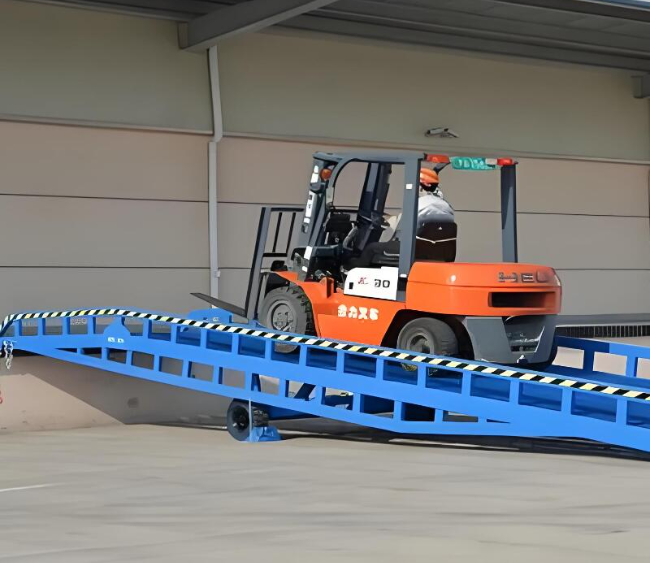 郑州移动式卸货平台（叉车用）
